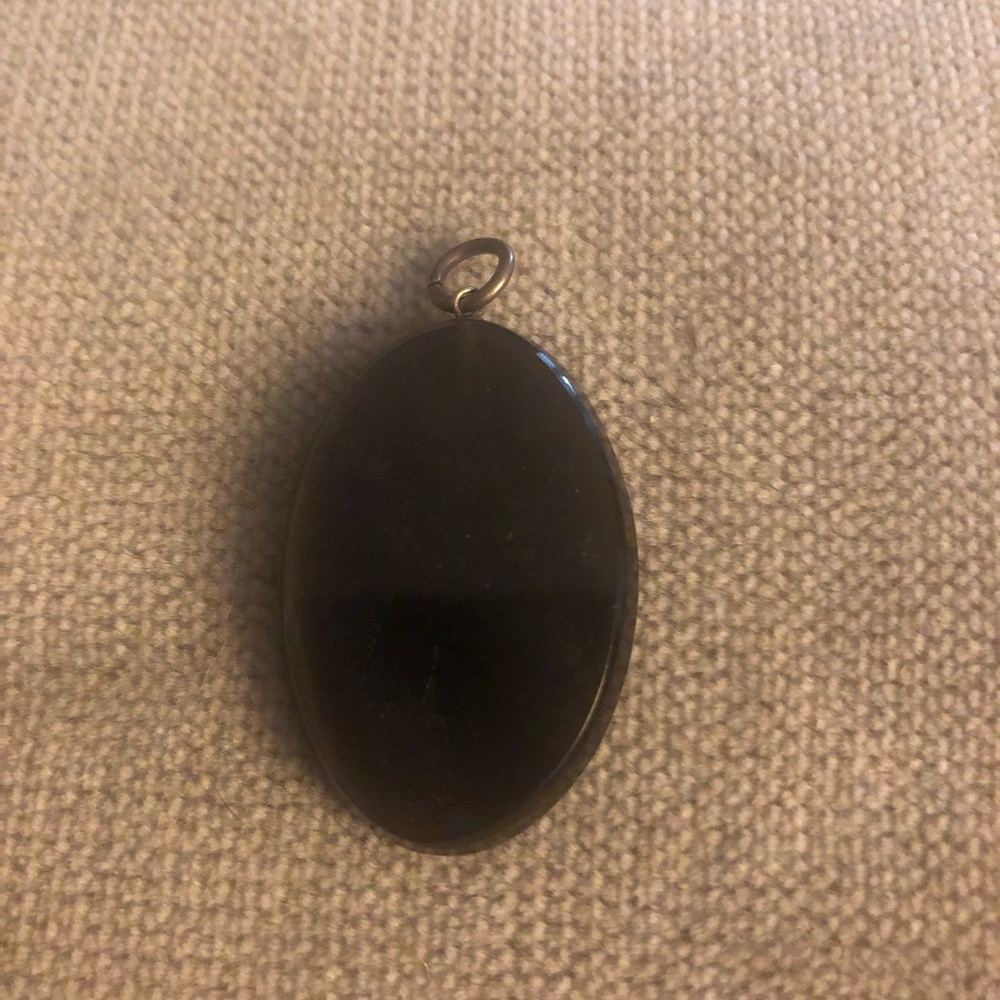 € Black MOP Oval Pendant - $15 or $13 w/offer